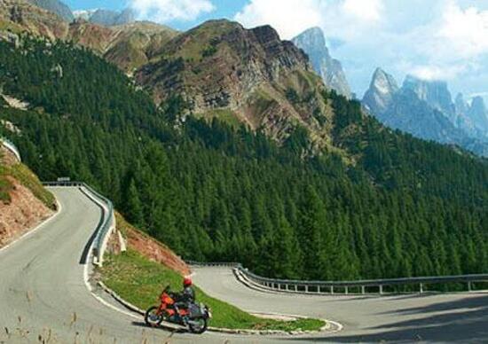 Il Trentino vuole abbassare i limiti di velocità per le moto Il Trentino vuole abbassare i limiti di velocità per le moto