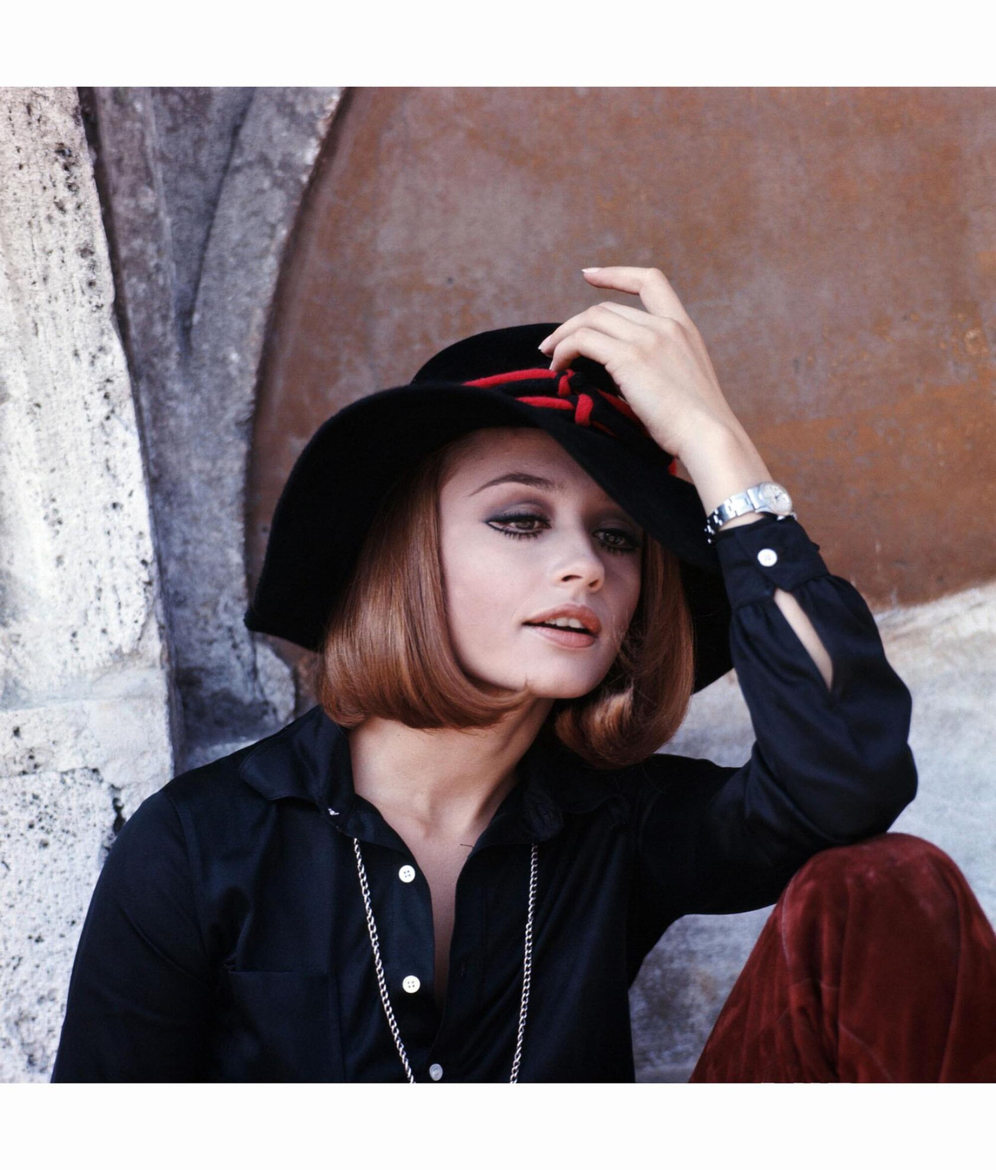 Raffaella Carrà cappello