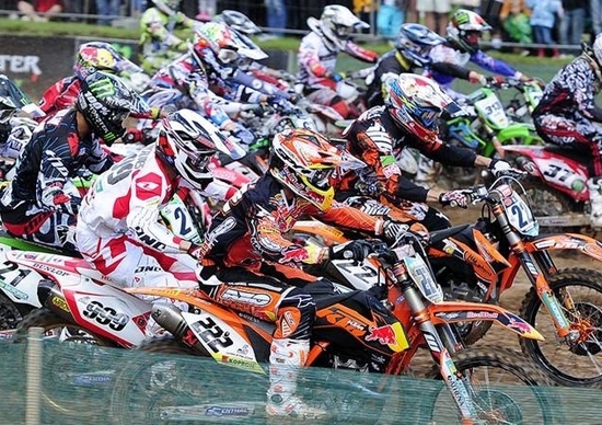 Mondiale Motocross MX1 e MX2 a Semigorje. Gli orari TV del GP di Russia 2012 Mondiale Motocross MX1 e MX2 a Semigorje. Gli orari TV del GP di Russia 2012