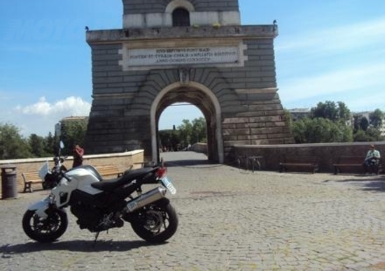 Turismo. La Roma che non ti aspetti, in moto Turismo. La Roma che non ti aspetti, in moto