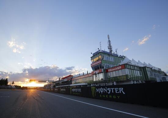 Orari TV MotoGP a Brno, il GP della Rep. Ceca su Sky e TV8 Orari TV MotoGP a Brno, il GP della Rep. Ceca su Sky e TV8