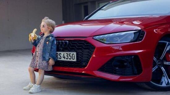 Lo spot Audi con bimba bionda e quella RS4 che scotta: ritirato Lo spot Audi con bimba bionda e quella RS4 che scotta: ritirato