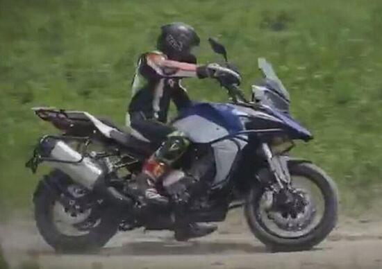 La QJ Motor SRB 750 in un video, ma non sarà la Benelli TRK 800 La QJ Motor SRB 750 in un video, ma non sarà la Benelli TRK 800