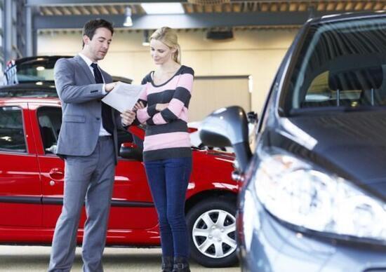 Incentivi auto: altri 500 milioni nel “Decreto Agosto”. Cambiano le regole Incentivi auto: altri 500 milioni nel “Decreto Agosto”. Cambiano le regole