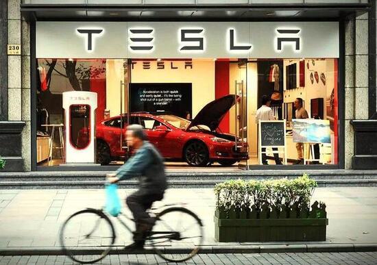 Tesla vs Pinduoduo: Musk contro l'app cinese di e-commerce Tesla vs Pinduoduo: Musk contro l'app cinese di e-commerce