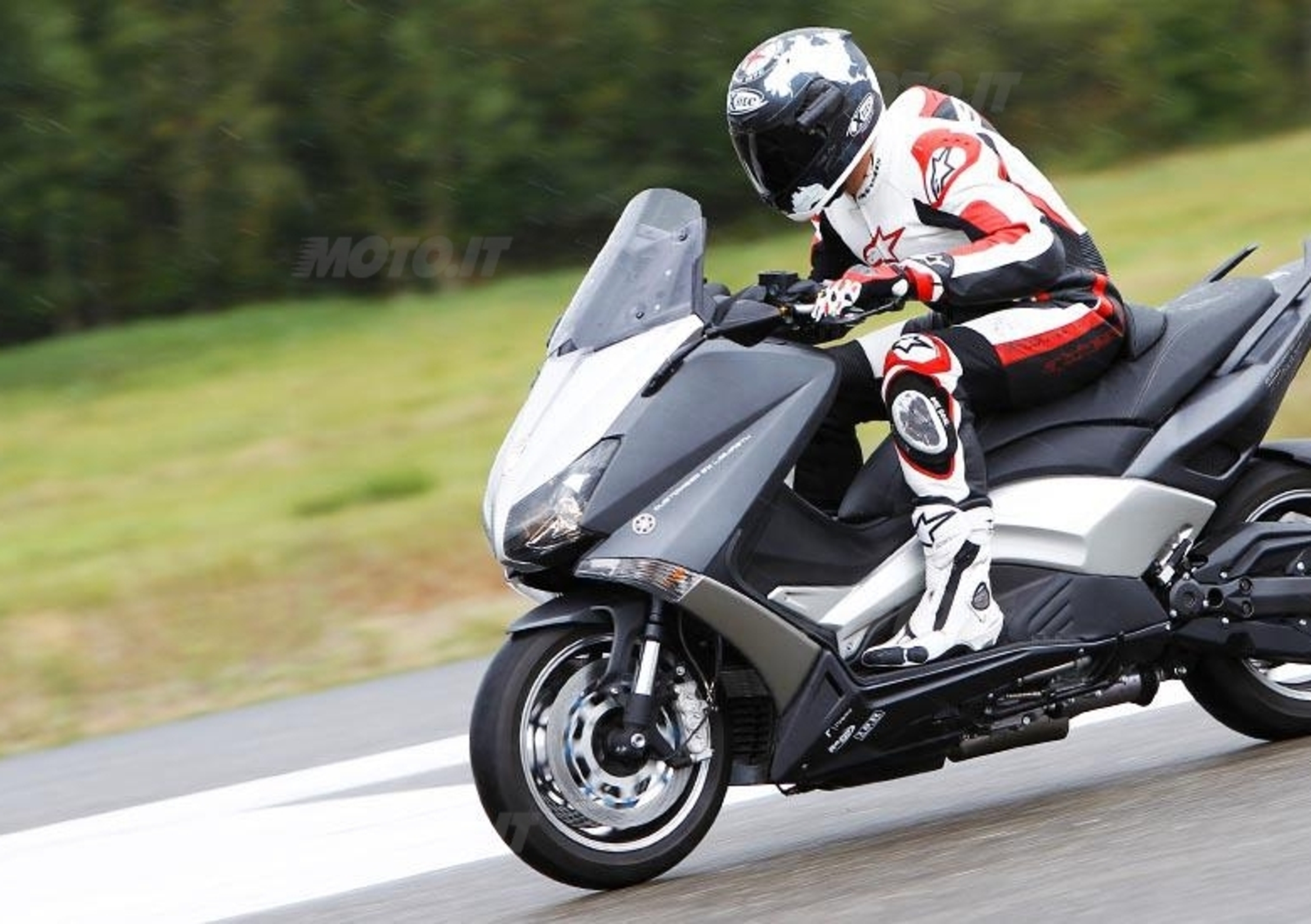 Prova Yamaha T Max Hyper Modified By Ludovic Lazareth Prove Motoit