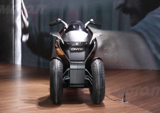 Peugeot supertrike Onyx Concept Scooter al salone di Parigi Peugeot supertrike Onyx Concept Scooter al salone di Parigi