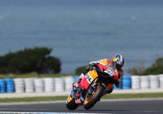 Casey Stoner domina le prove a Phillip Island Casey Stoner domina le prove a Phillip Island