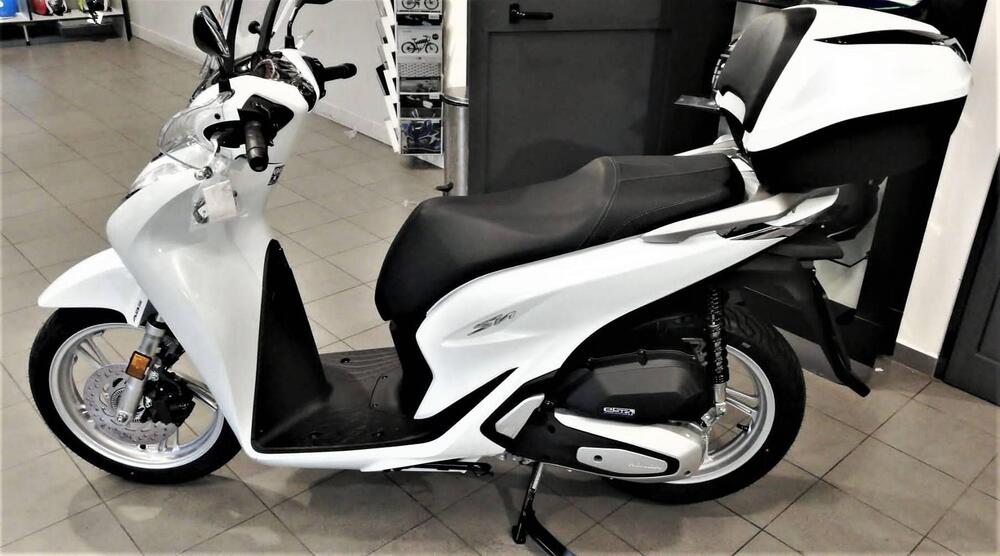 Vendo Honda SH 150 i (2020 - 21) nuova a Misano Adriatico (codice ...