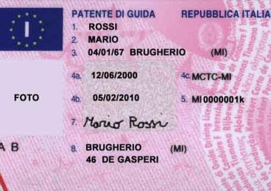 Digitalizzazione: punti patente persi notificati sul telefonino e libretto aggiornato senza adesivi Digitalizzazione: punti patente persi notificati sul telefonino e libretto aggiornato senza adesivi