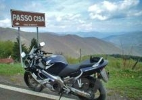Motociclista positivo al Covid-19 viola l’isolamento per piegare al Passo della Cisa. Denunciato Motociclista positivo al Covid-19 viola l’isolamento per piegare al Passo della Cisa. Denunciato
