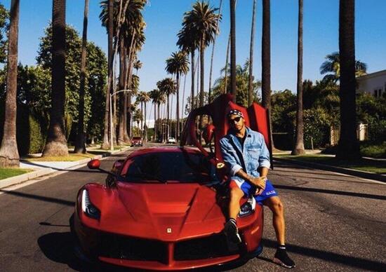 Formula 1: Hamilton e la Ferrari, che «non rispecchia i miei valori» Formula 1: Hamilton e la Ferrari, che «non rispecchia i miei valori»
