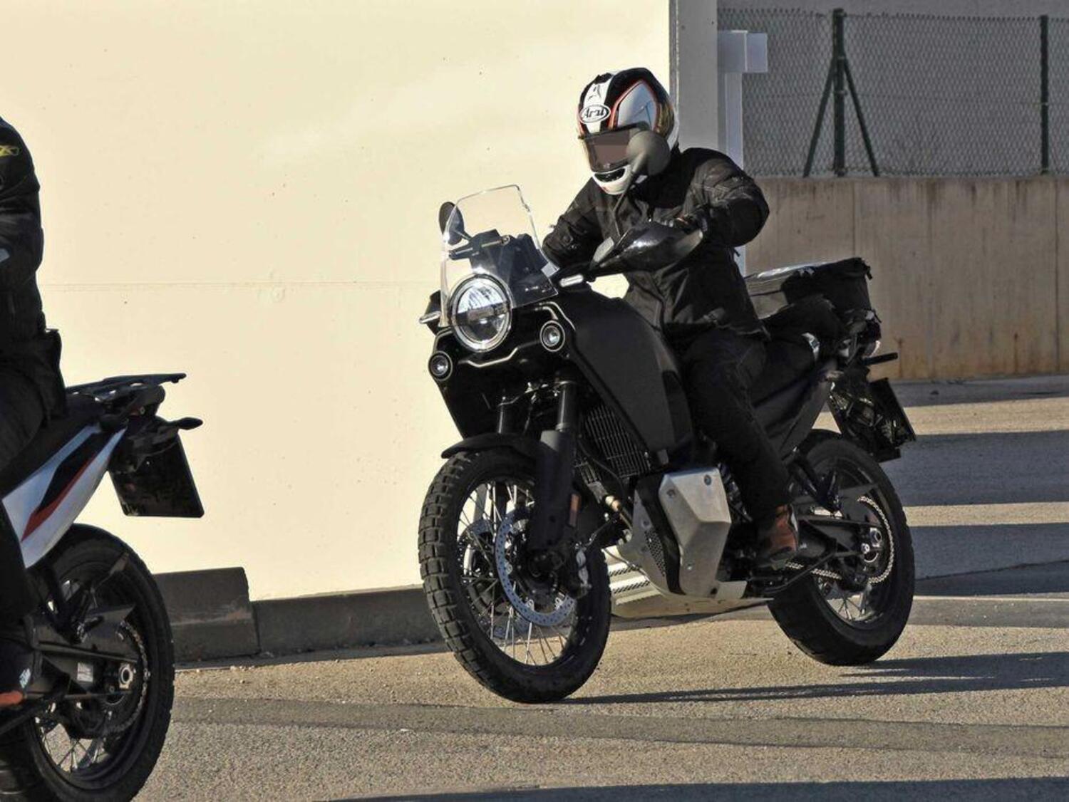 Husqvarna 901 Norden. Nuove foto spia e una conferma