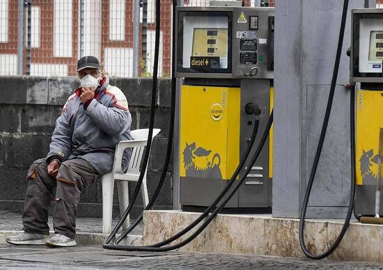 Effetto Dpcm su benzina e gasolio, -16% sui consumi petroliferi di novembre Effetto Dpcm su benzina e gasolio, -16% sui consumi petroliferi di novembre