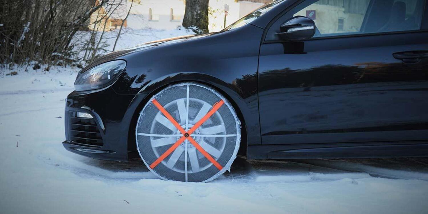 Calze e fasce da neve, omologate: quando e come usarle per essere in regola