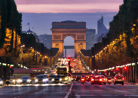 Parigi: gli Champs-Élysées dal 2030 car free Parigi: gli Champs-Élysées dal 2030 car free