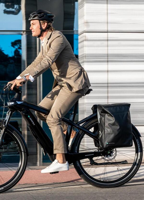 e-Omnia, il nuovo progetto eBike di Bianchi che mette in sella Nico Rosberg