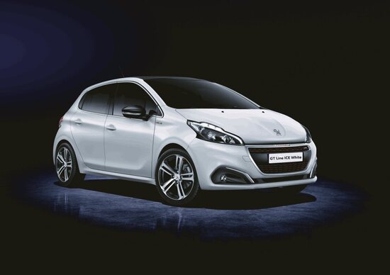 Peugeot 208 GT Line ICE White, bianco sportivo Peugeot 208 GT Line ICE White, bianco sportivo