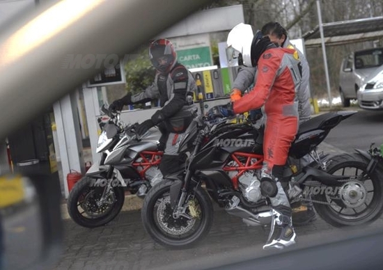 MV Agusta Rivale 800: le prime foto su strada! MV Agusta Rivale 800: le prime foto su strada!