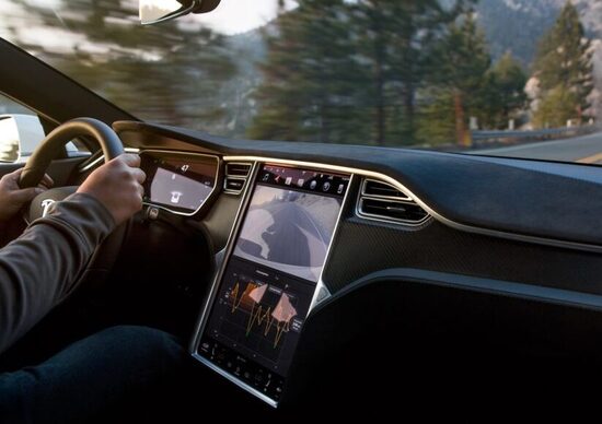 Tesla: l’Autopilot in uso ad altri marchi? Tesla: l’Autopilot in uso ad altri marchi?