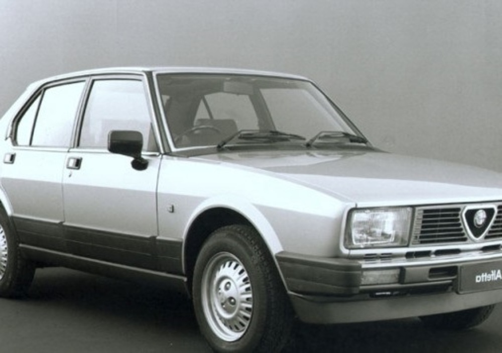 Alfa Romeo Alfetta 2.0I Quadrifoglio Oro (05/1983 - 08/1984): Prezzo E Scheda Tecnica - Automoto.it