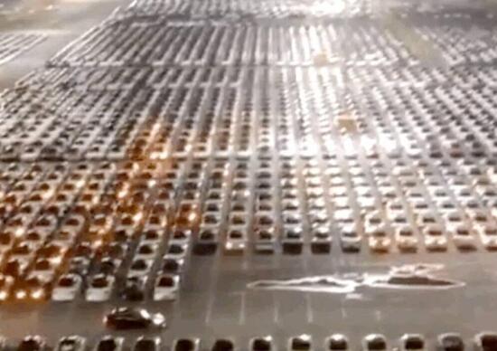 Migliaia di Tesla aggiornate “over-the-air” tramite satellite: il video Migliaia di Tesla aggiornate “over-the-air” tramite satellite: il video
