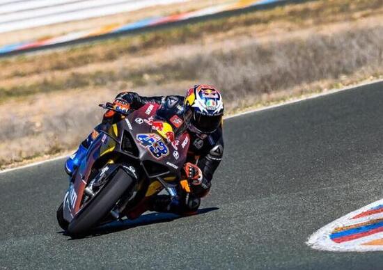 MotoGP. I piloti Ducati ancora in pista con la Panigale V4S: i test continuano ad Almeria MotoGP. I piloti Ducati ancora in pista con la Panigale V4S: i test continuano ad Almeria