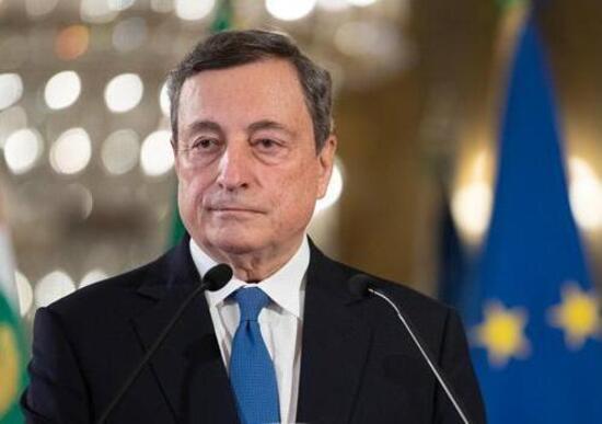 Draghi: «Spazio a mobilità elettrica e fonti rinnovabili» Draghi: «Spazio a mobilità elettrica e fonti rinnovabili»