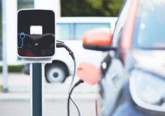 Huawei, dalla sfida a Apple a quella verso Tesla sull'auto elettrica Huawei, dalla sfida a Apple a quella verso Tesla sull'auto elettrica