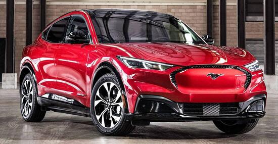 Sorpasso elettrico: la Ford Mustang Mach-E batte nelle vendite il mito a benzina Sorpasso elettrico: la Ford Mustang Mach-E batte nelle vendite il mito a benzina