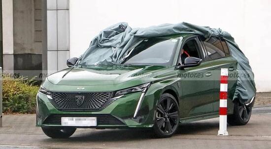 Ecco “svelata” la nuova Peugeot 308 di Stellantis: ha il nuovo logo sul mega-griglione Ecco “svelata” la nuova Peugeot 308 di Stellantis: ha il nuovo logo sul mega-griglione