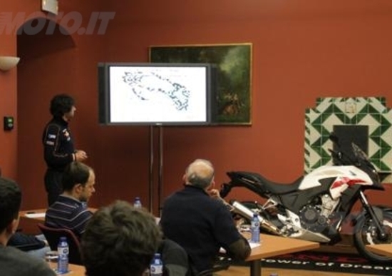 Honda presenta CB500X, CRF250M e Forza 300. Caratteristiche e prezzi Honda presenta CB500X, CRF250M e Forza 300. Caratteristiche e prezzi