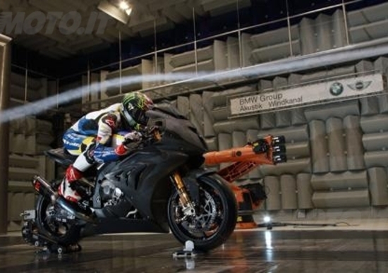 SBK a Monza: BMW porta Davies e la S1000RR nella galleria del vento SBK a Monza: BMW porta Davies e la S1000RR nella galleria del vento