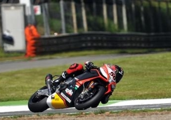 SBK Monza. Sykes retrocesso al quarto posto. Guintoli sul podio SBK Monza. Sykes retrocesso al quarto posto. Guintoli sul podio