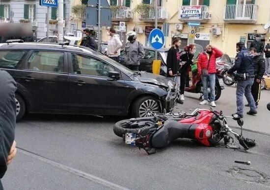 Napoli, Falchi in moto contro un’auto: il sovrintendente Vivenzio non ce l'ha fatta Napoli, Falchi in moto contro un’auto: il sovrintendente Vivenzio non ce l'ha fatta
