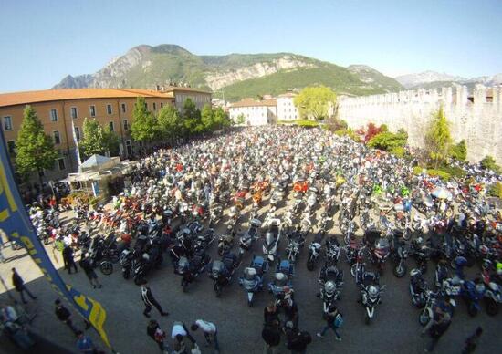Trento: il Covid19 non ferma la benedizione delle moto: gas aperto su Instagram Trento: il Covid19 non ferma la benedizione delle moto: gas aperto su Instagram