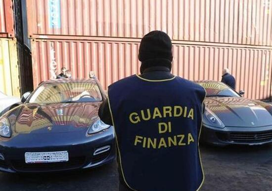 Salerno, operazione della Gdf su false fatturazioni e riciclaggio auto di lusso Salerno, operazione della Gdf su false fatturazioni e riciclaggio auto di lusso