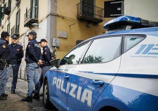 Napoli, controlli a sorpresa su assicurazione dei mezzi parcheggiati: sequestrate 47 moto e 11 auto Napoli, controlli a sorpresa su assicurazione dei mezzi parcheggiati: sequestrate 47 moto e 11 auto