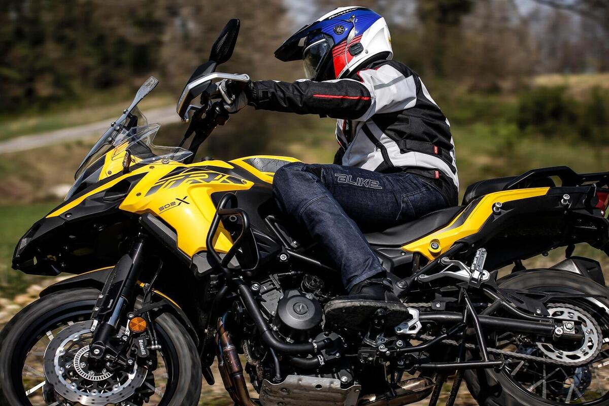 Prova Benelli TRK 502X 2021 TEST: diventa Euro 5, vi diciamo come va, pro \u0026  contro - Prove - Moto.it