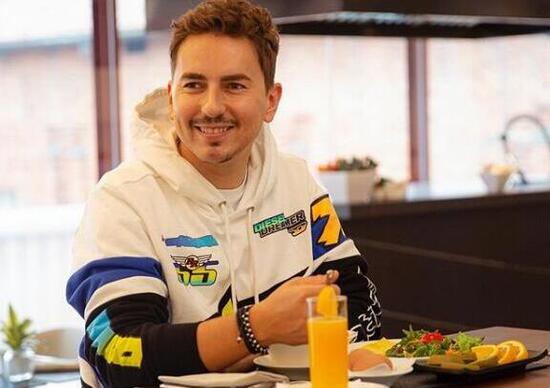 Auguri a Jorge Lorenzo, che ne fa 34 e sta preparando un ritorno in MotoGP Auguri a Jorge Lorenzo, che ne fa 34 e sta preparando un ritorno in MotoGP