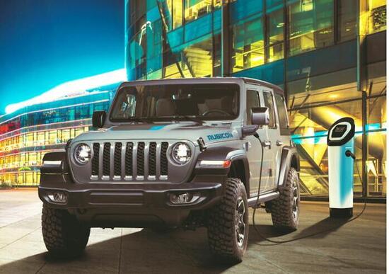 Jeep Wrangler 4xe ibrida, i prezzi: si parte da 69.550 euro Jeep Wrangler 4xe ibrida, i prezzi: si parte da 69.550 euro
