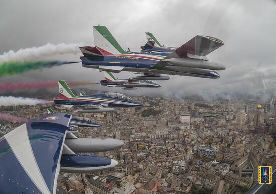 Moto Guzzi: a Genova il monumento a Giorgio Parodi. Con l'omaggio delle Frecce Tricolori Moto Guzzi: a Genova il monumento a Giorgio Parodi. Con l'omaggio delle Frecce Tricolori