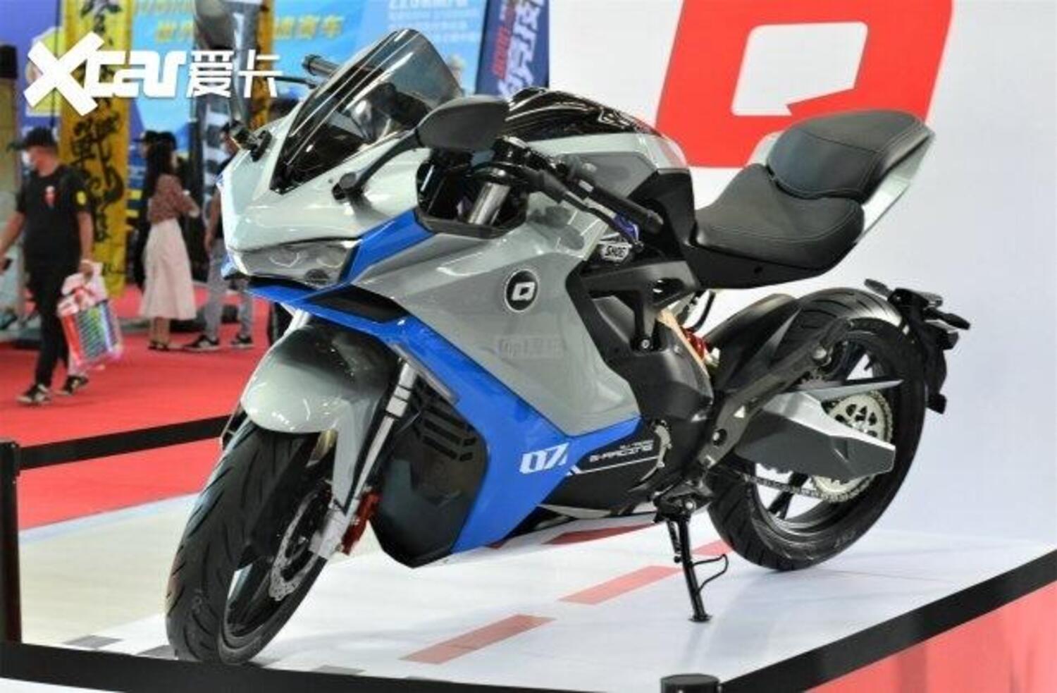 QJ7000D: l'elettrica Qianjiang debutta al salone di Pechino