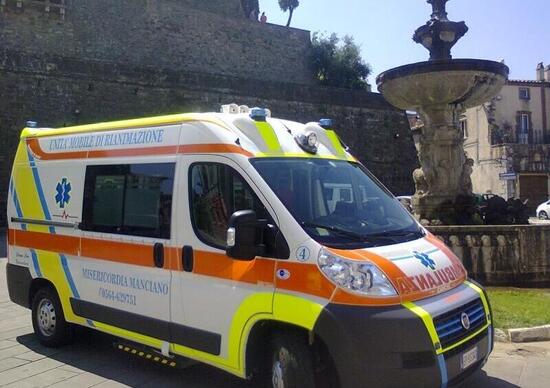 Grosseto, moto si spezza in due dopo scontro con un'auto Grosseto, moto si spezza in due dopo scontro con un'auto
