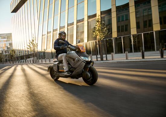 Nuovo BMW CE 04: rivoluzione silenziosa Nuovo BMW CE 04: rivoluzione silenziosa