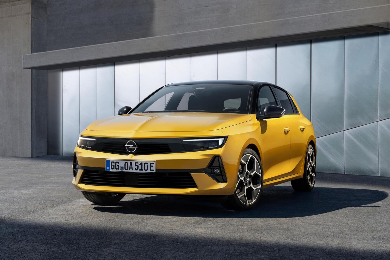 Opel Astra, ora è anche ibrida plug-in