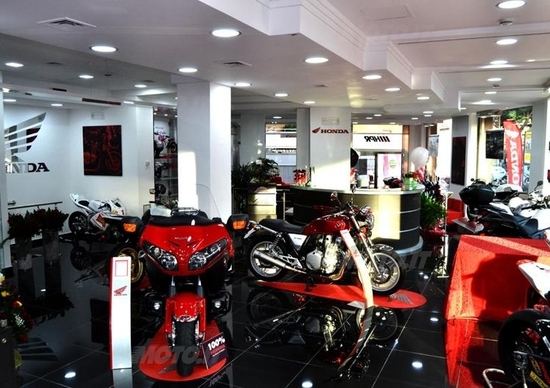 Acquistare oggi una moto nuova? Difficile... Vi spieghiamo il perché - Ep.2: i concessionari Acquistare oggi una moto nuova? Difficile... Vi spieghiamo il perché - Ep.2: i concessionari
