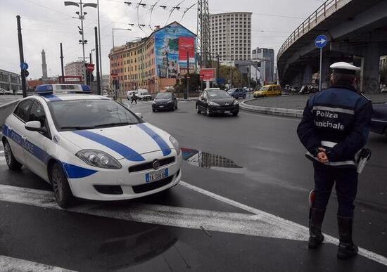Genova: 15enne fermata senza patente in sella a uno scooter rubato, denunciata Genova: 15enne fermata senza patente in sella a uno scooter rubato, denunciata