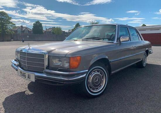 All’asta la Mercedes 450 SEL di Bono Vox con un impianto stereo Alpine da 54.000 euro All’asta la Mercedes 450 SEL di Bono Vox con un impianto stereo Alpine da 54.000 euro