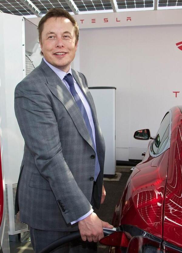 Tesla potrebbe guadagnare 25 miliardi di dollari l’anno dallapertura della rete di ricarica